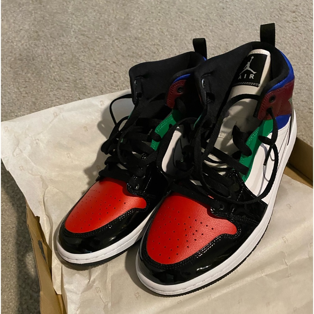 Sneakers